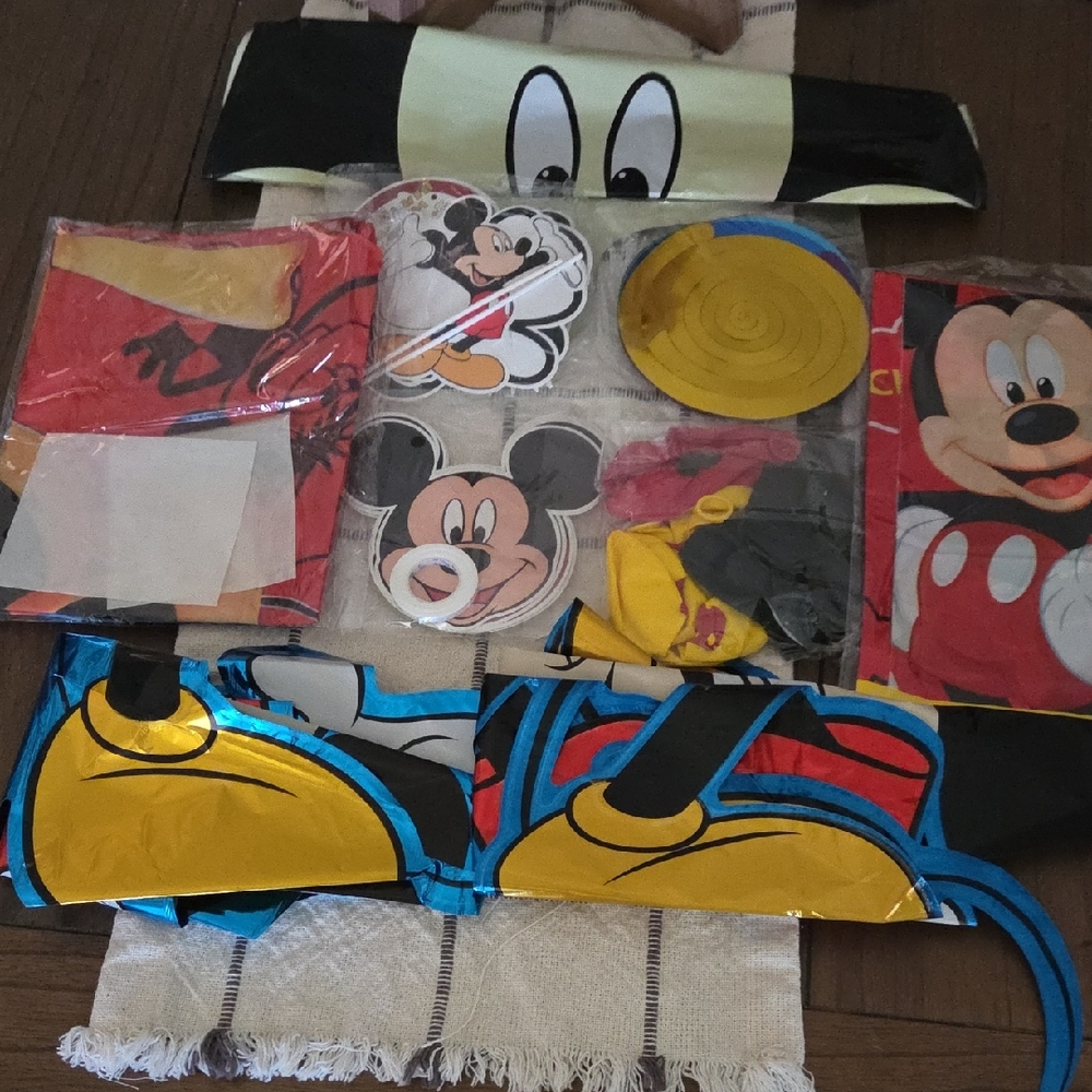 Mickey Mouse Party Supplies Set